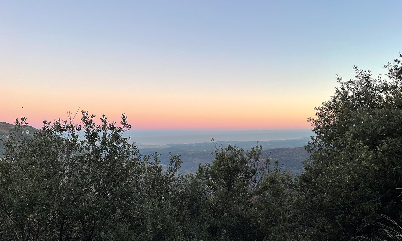 Vue mer depuis Gourdon sur les hauteur de Grasse à 1300m d'altitude