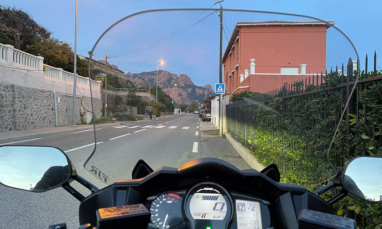 Massif d'Esterel dans le Var à moto, c'est le pied tous ces virages