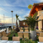 Restaurant au port de Santa-Lucia, près de Saint-Raphaël (Var)