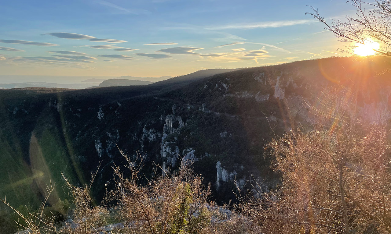 Vue depuis le Château de Gourdon en direction du couché de soleil