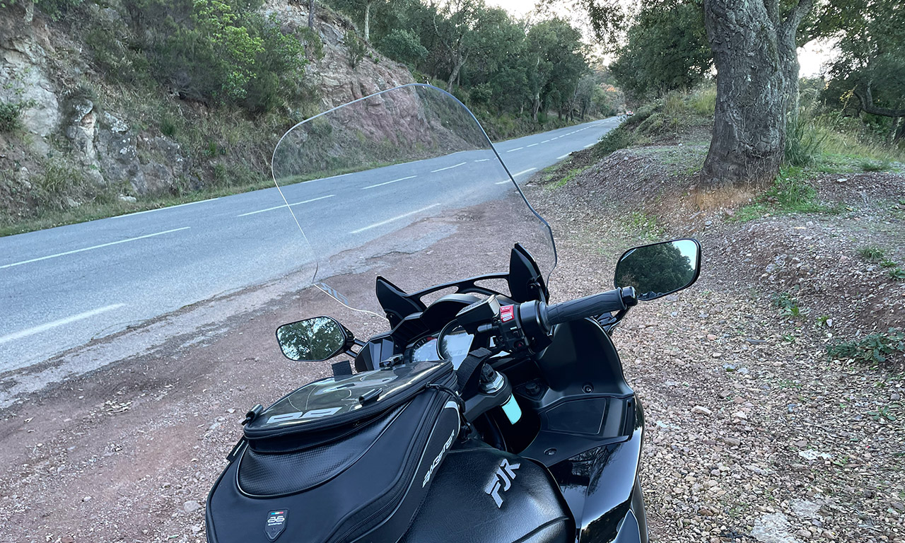 rouler avec la bulle en position haute sur le FJR