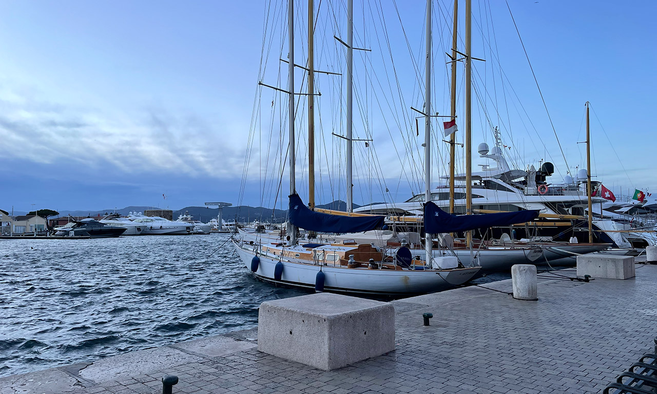 port de Saint-Tropez, face à Senequier