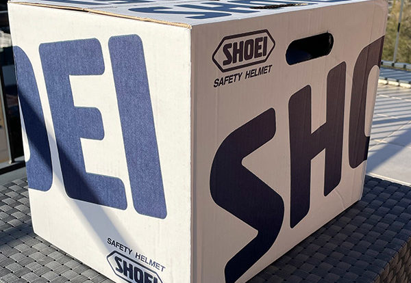 boîte Shoei pour transporter un casque moto en toute sécurité