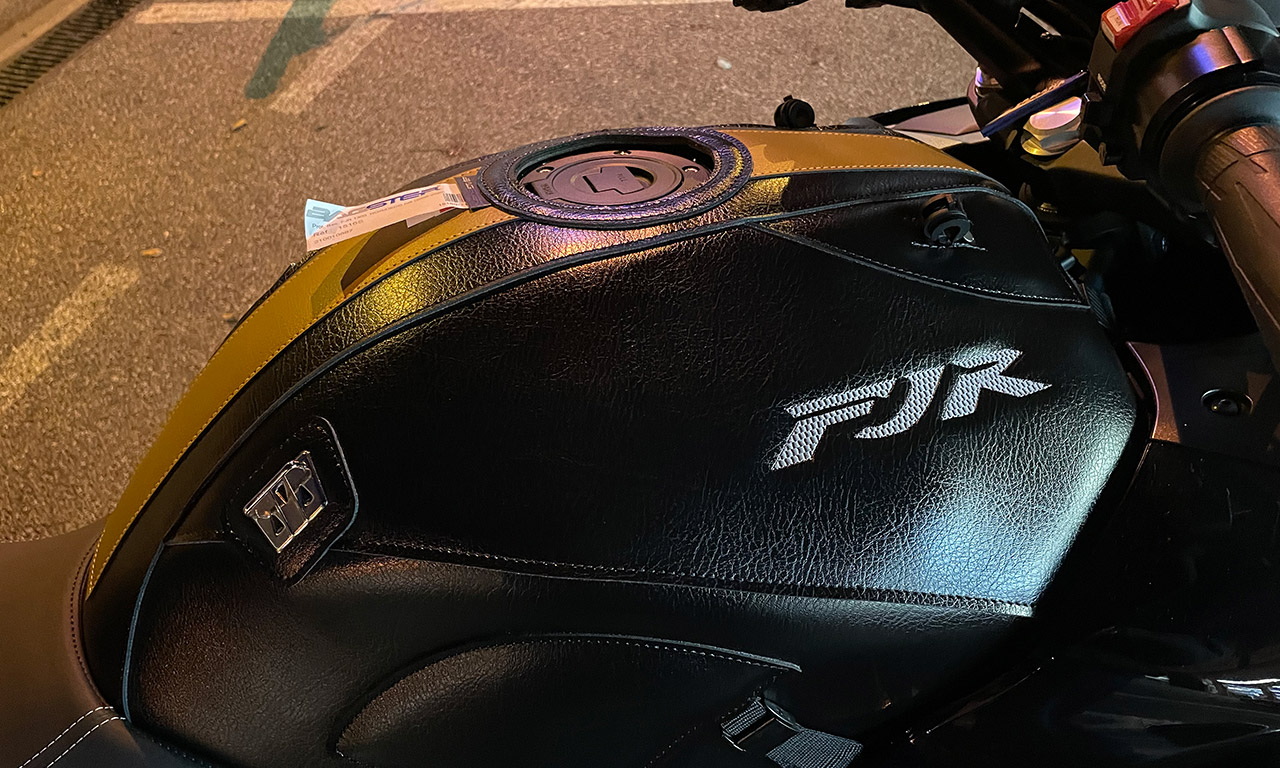 Tapis de réservoir bagster pour fjr 1300 ultimate edition