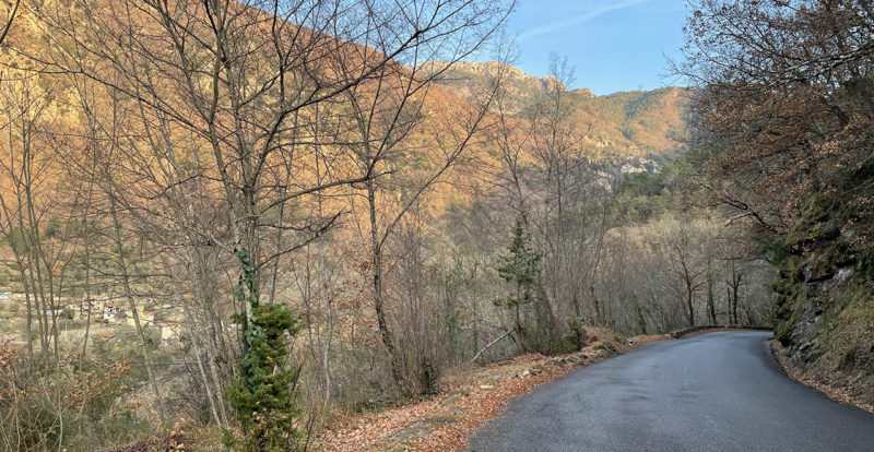 arrière pays Niçois, sur les petites routes de montagne