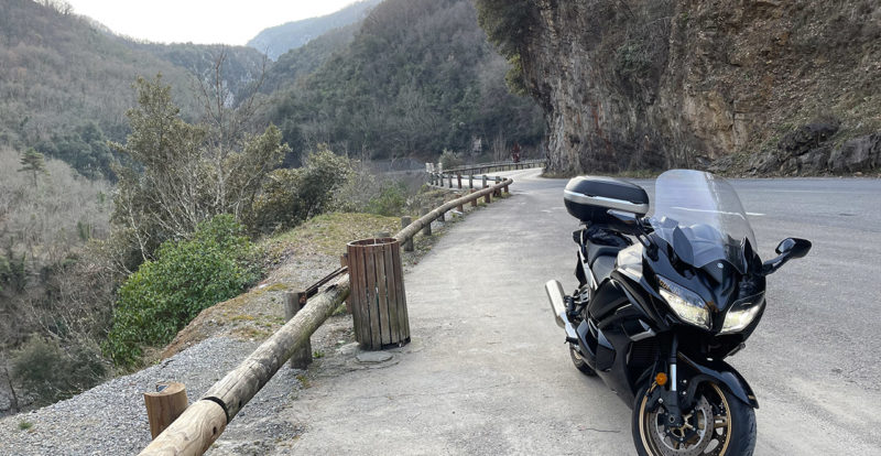 pause motarde dans les montagnes Niçoise (Alpes Maritimes)