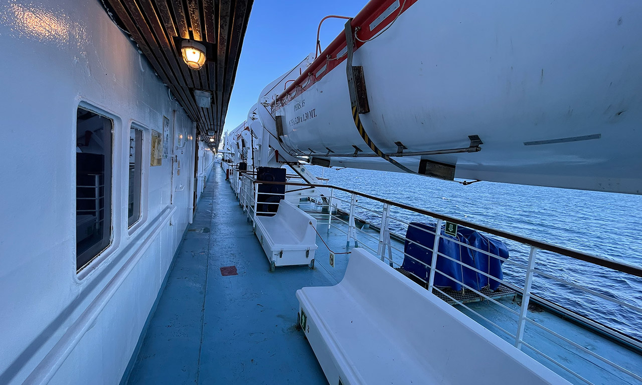 longer le Corsica Ferries sur les côtés