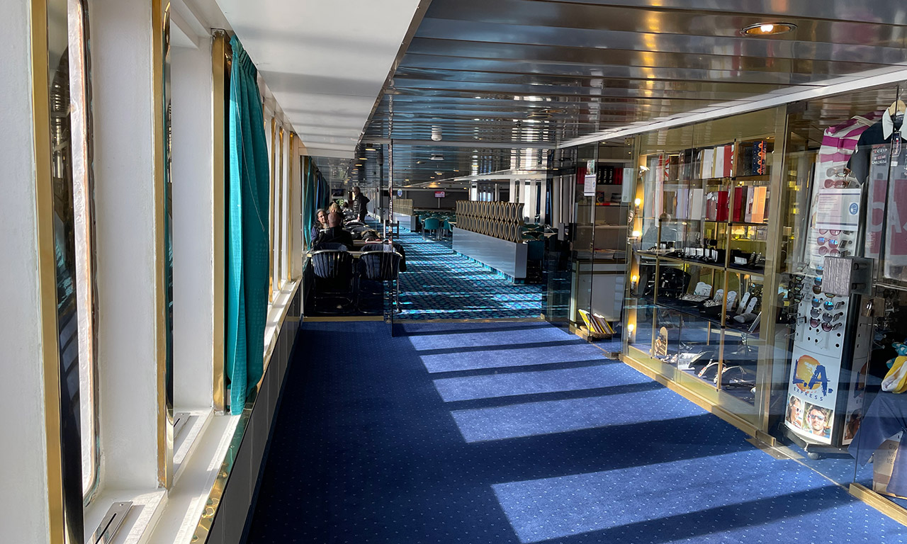 dans le bateau Corsica Ferries, Duty Free