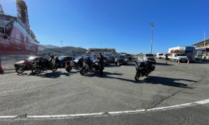 moto au départ du port de l'ïle Rousse pour la traversée vers Nice