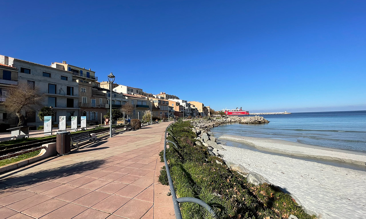 Promenade de la Marinella Île Rousse