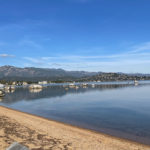 vue vers le port de plaisance depuis les marais salants de Porto Vecchio