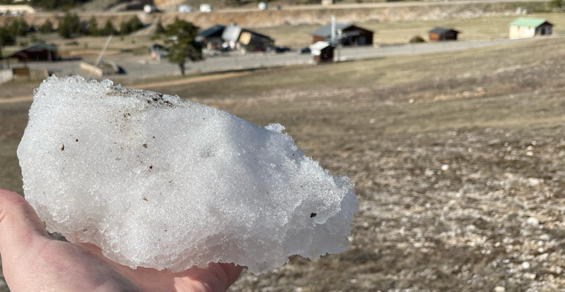 Neige dans ma main à Gréolières Les Neiges