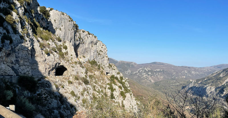 rouler à flan de montagne