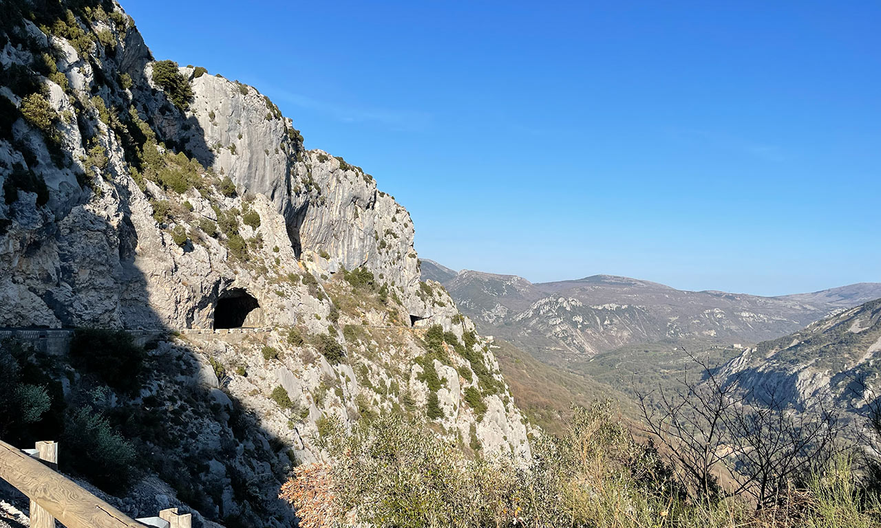 rouler à flan de montagne