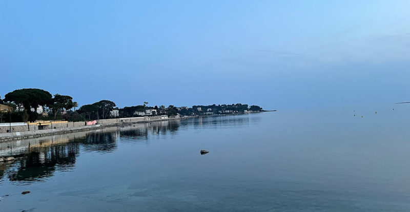 Cap d'Antibes, mer calme