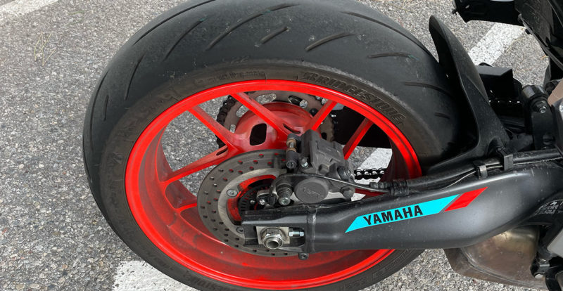 Bridgestone sur le MT09, ja valide !