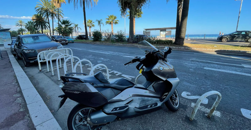 Scooter BMW C650GT 2014 sur la Promenade des Anglais à Nice