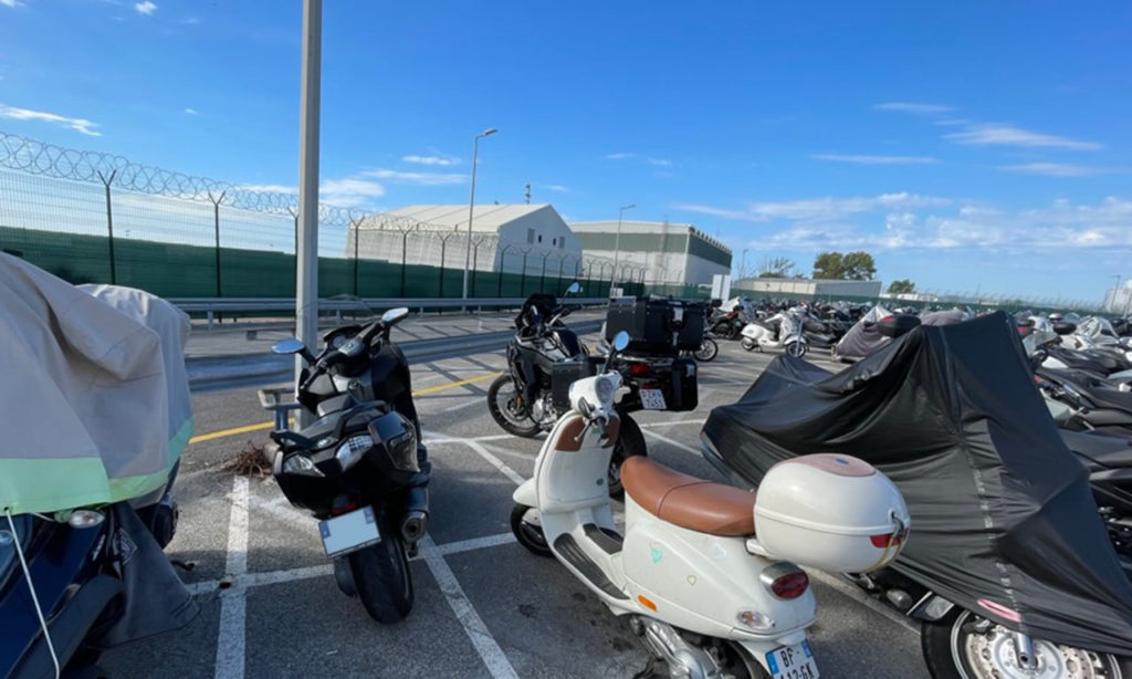 Parking gratuit aéroport de Nice pour les motos et scooters