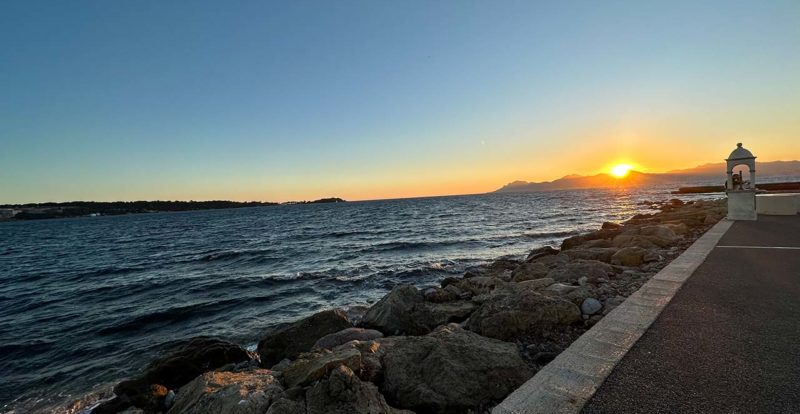 Vue mer depuis le Palm Beach de Cannes (héliport)