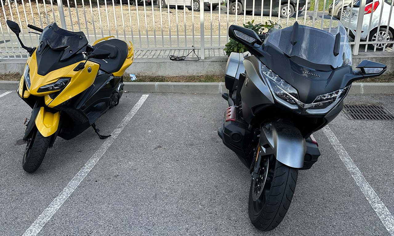 Tmax ou Bagger DCT Gold Wing ?