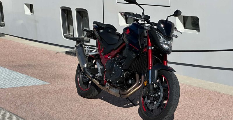 Hornet 750 noir et rouge, nouvelle moto honda 2023