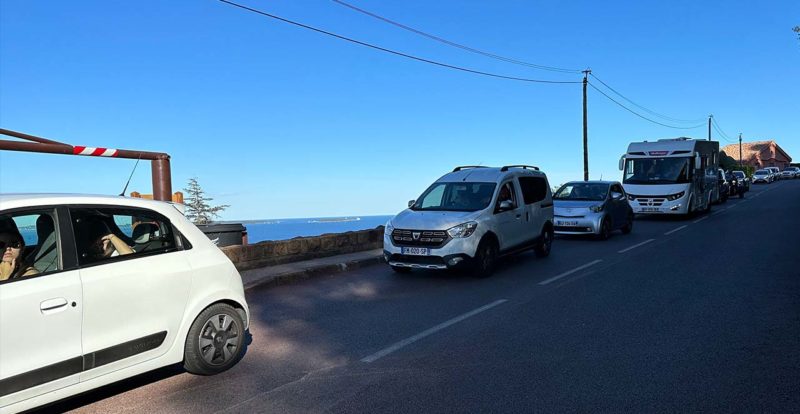 bouchon sur la Corniche entre Cannes et Saint Raphaël