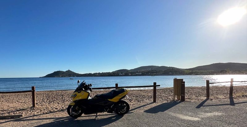 Le TMAX de David Jazt à la plage du Rotary Saint Raphaël