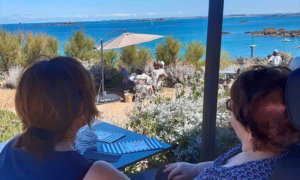 Nathalie et Mam Dany au bord de la mer