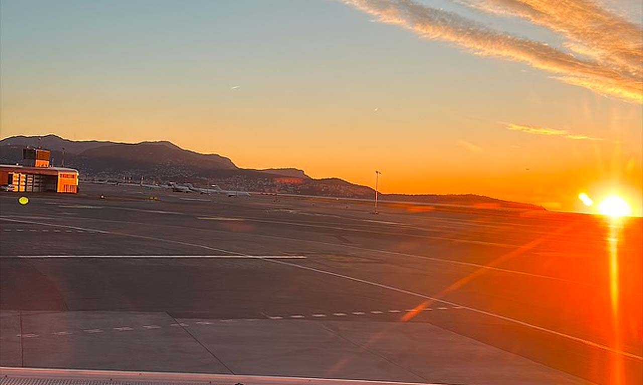 Aéroport de Nice - couché de soleil