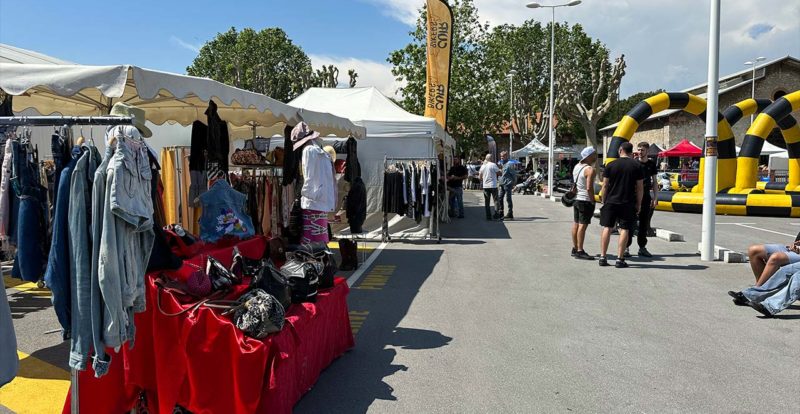 Ambiance village US au salon de la moto d'Antibes