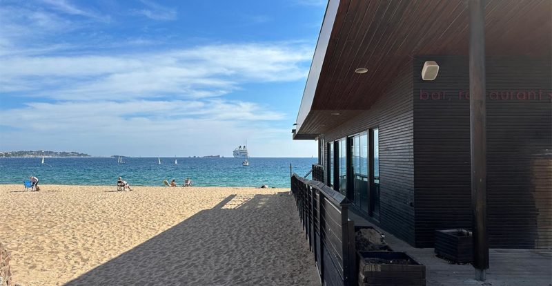 restaurant pieds dans l'eau à Fréjus