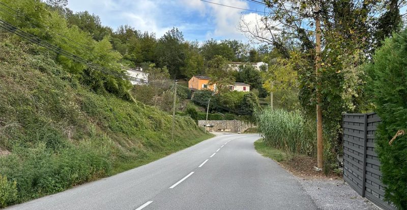 Routes sinueuses vers Vence à moto