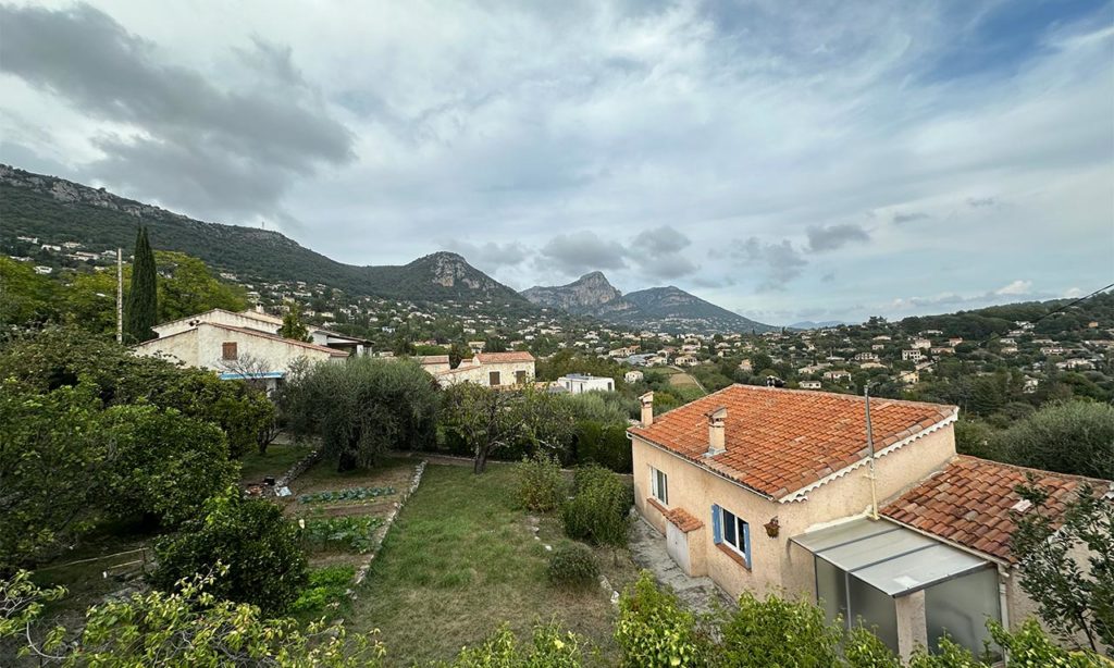 Vence, entre montagne et bord de mer (Alpes Maritimes)