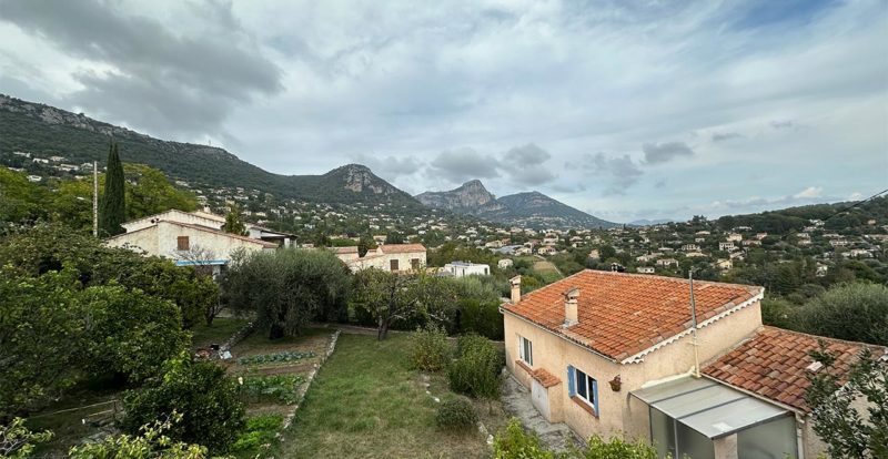 Vence, entre montagne et bord de mer (Alpes Maritimes)