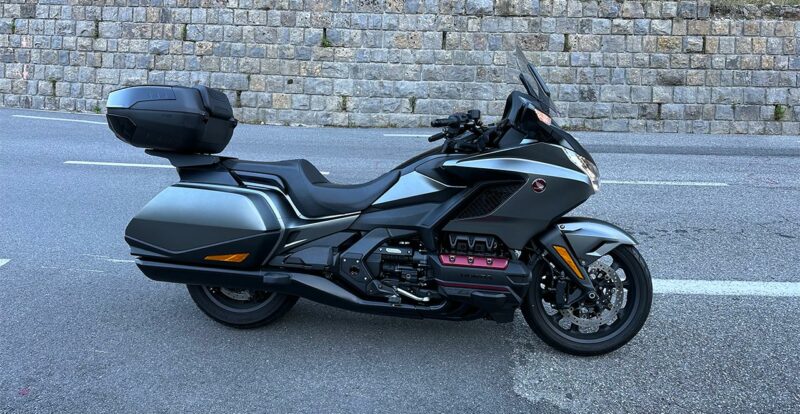 Honda goldwing de David Jazt avec Top Case Givi VN58