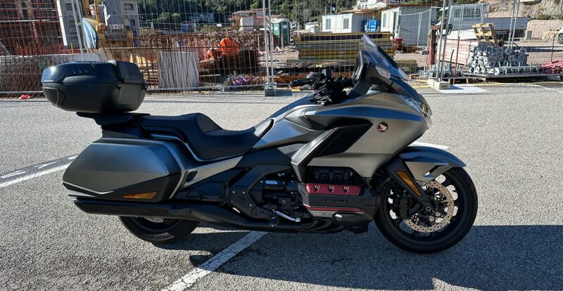 Honda goldwing au Port de la Figueirette