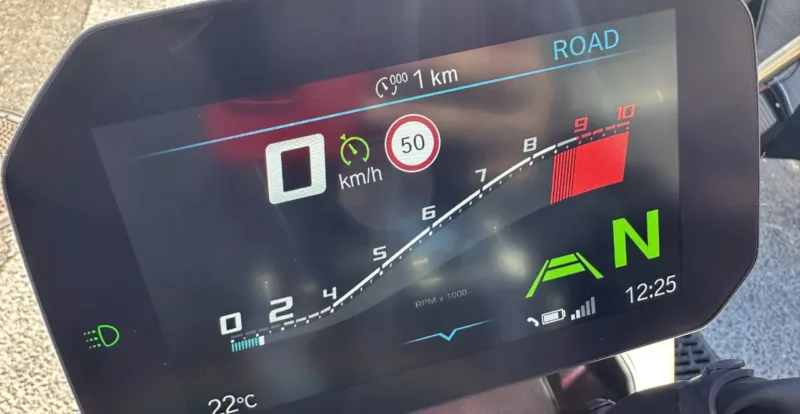 1km au compteur de la R1300R Option 719 de David Jazt