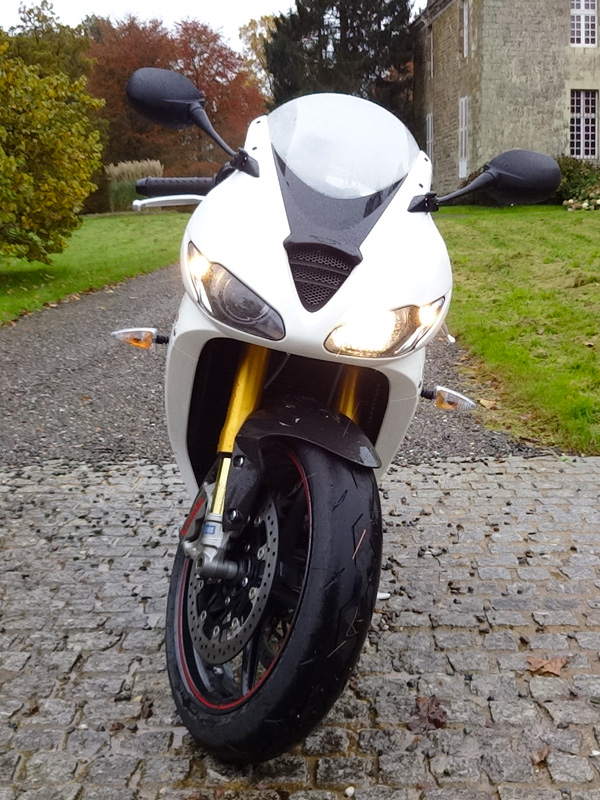 Feu avant du 675 Daytona Triumph