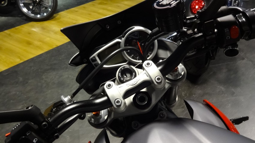 Tableau de bord du Triple 675 R