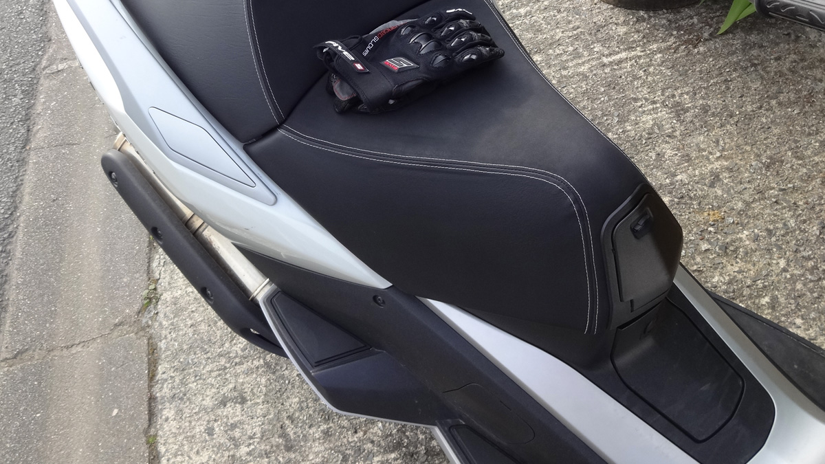 selle à deux étages sur le Satelis 500