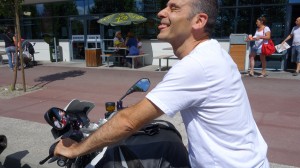 Arnaud frimeur motard