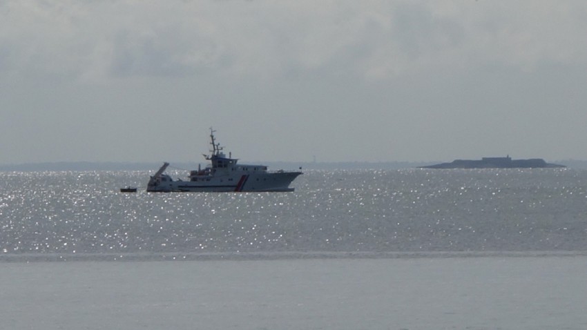 bateau de l'armée de mer Française en mer de la manche