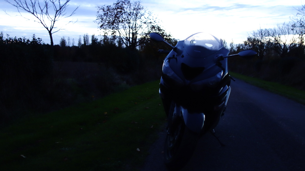 essai moto de nuit