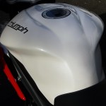 protection de réservoir moto triumph