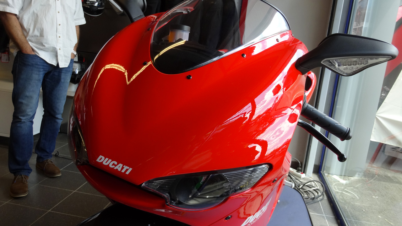 Ducati Desmo vue de face