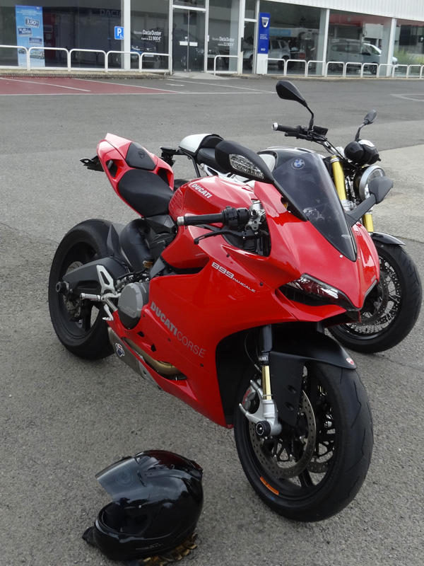 moto sportive Italienne Ducati 899