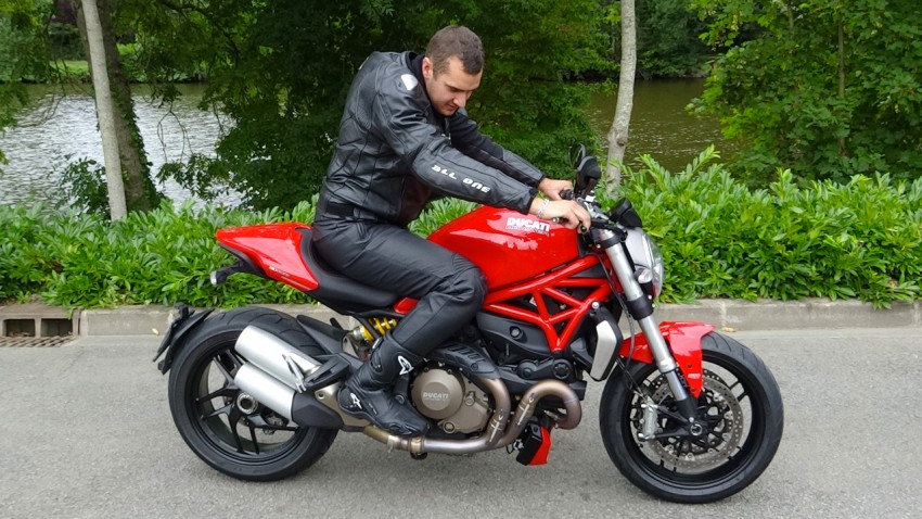 Pierre sur un monster 1200 S Ducati