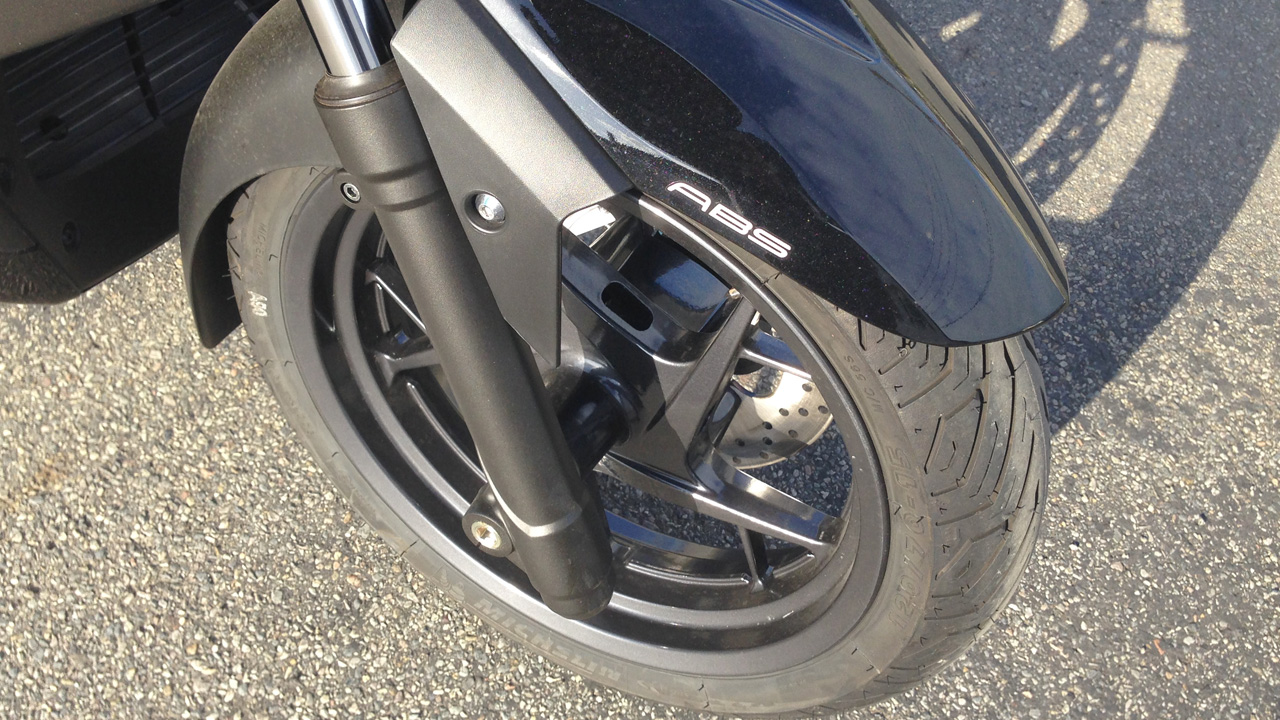 Xmax 125 dispose de l'ABS