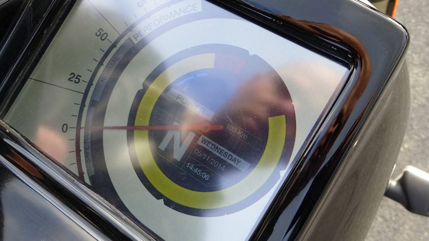 Le scooter en ville électrique ou à essence : TMax ou C-Evolution