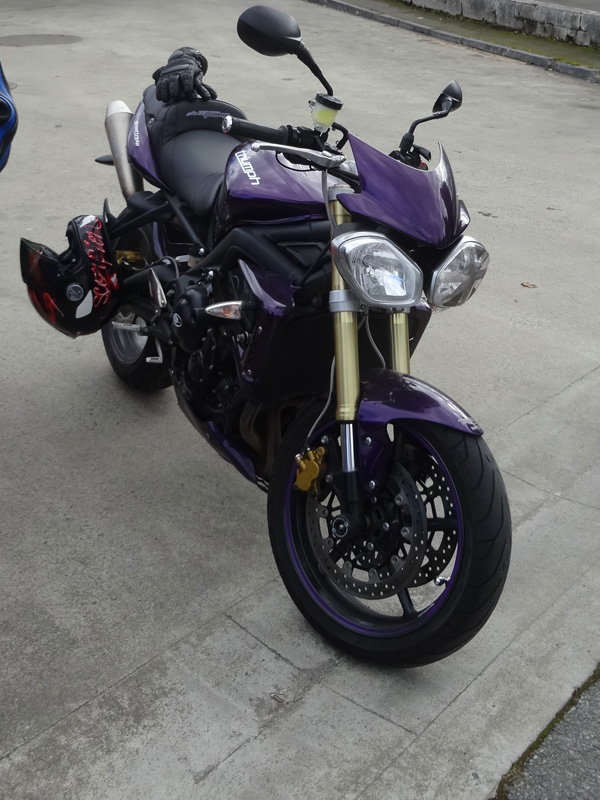 Triumph Street Triple violette